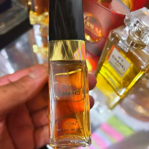 Chanel N°5 Classic Perfume - Picture 6 of 8